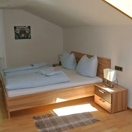 Ferienhaus In Sonnenbichl Mit Garten, Terrasse Und Grill
